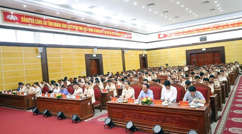 Các đại biểu tham dự tại hội nghị.