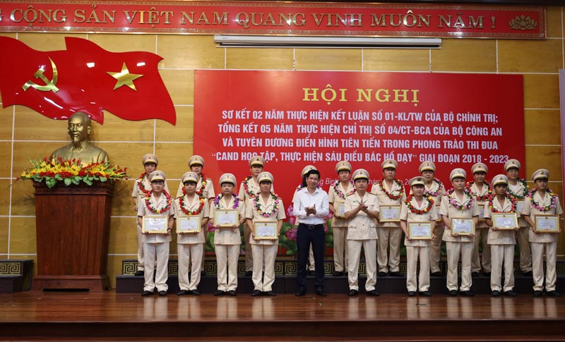 Các điển hình tiên tiến trong phong trào thi đua  