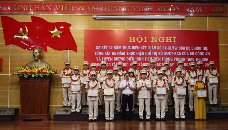 Các điển hình tiên tiến trong phong trào thi đua  