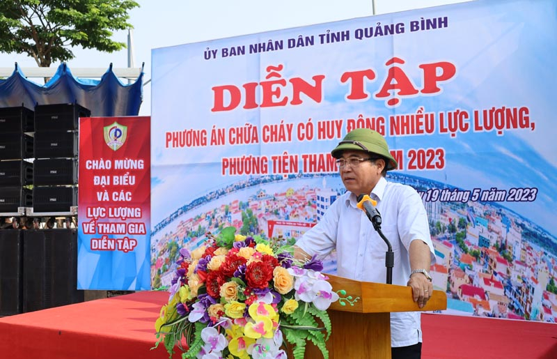 Đồng chí Đoàn Ngọc Lâm, Ủy viên Ban Thường vụ Tỉnh ủy, Phó Chủ tịch Thường trực UBND tỉnh phát biểu đánh giá về buổi diễn tập.