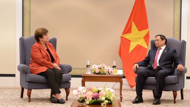 Thủ tướng Phạm Minh Chính gặp Tổng Giám đốc Quỹ tiền tệ Quốc tế (IMF) Kristalina Georgieva. (Ảnh: Thanh Giang)