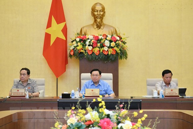 Chủ tịch Quốc hội Vương Đình Huệ chủ trì cuộc họp. (Ảnh: TTXVN)