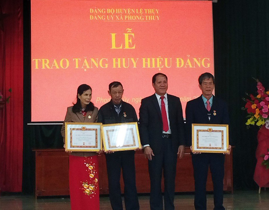 Việc trao tặng Huy hiệu Đảng nhằm bảo đảm quyền lợi chính trị, động viên và ghi nhận công lao cống hiến cho sự nghiệp cách mạng của các đảng viên.