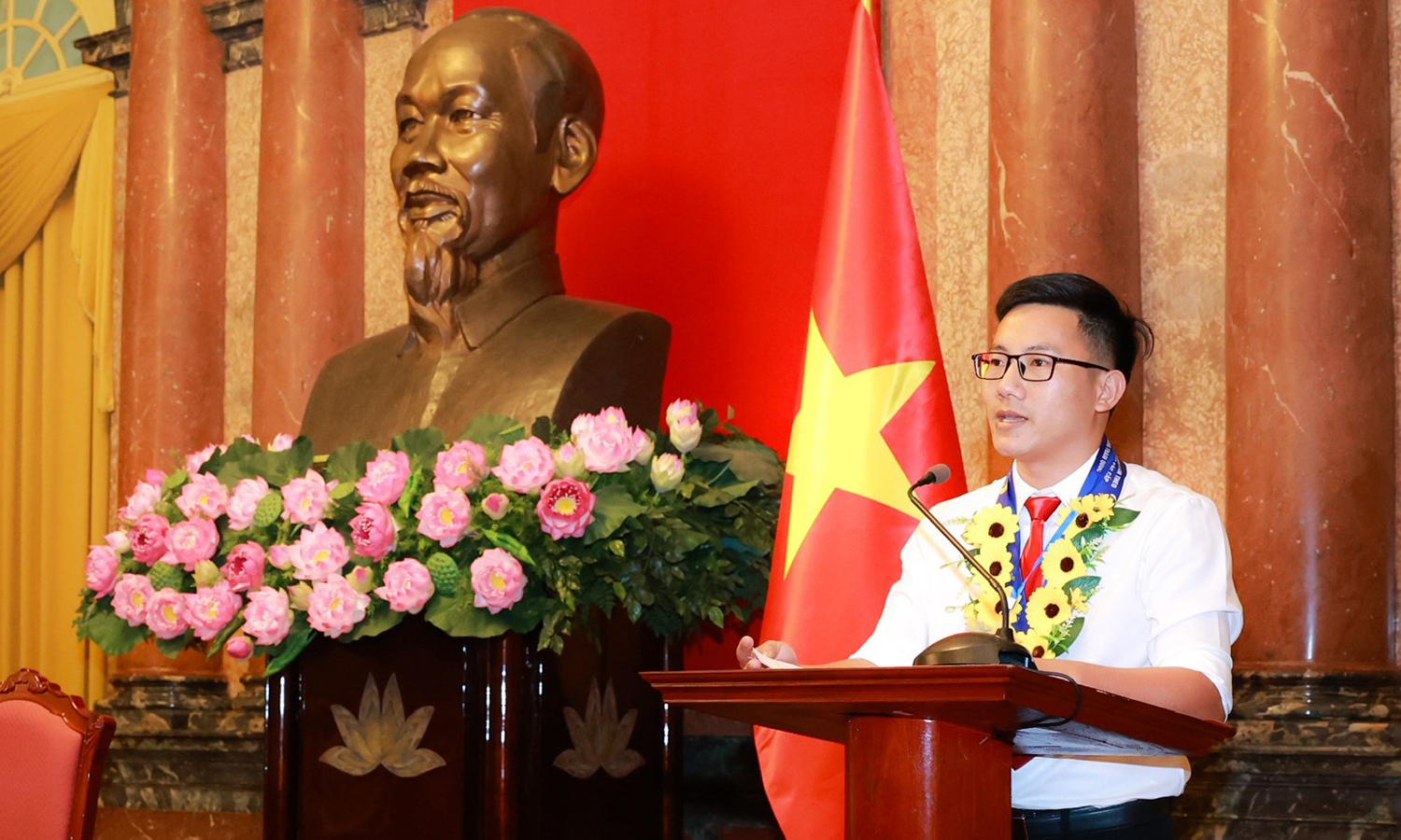 Thầy giáo Trần Mạnh Hùng.