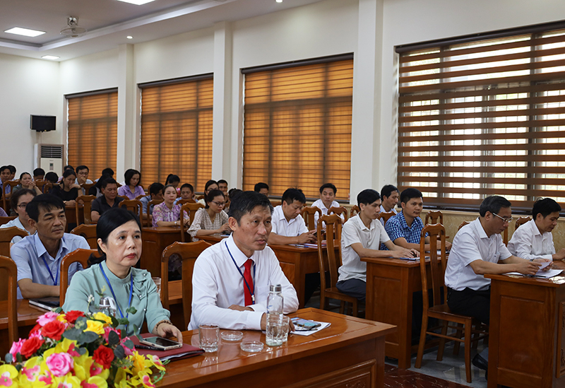 Các đại biểu tham dự khai giảng lớp bồi dưỡng.