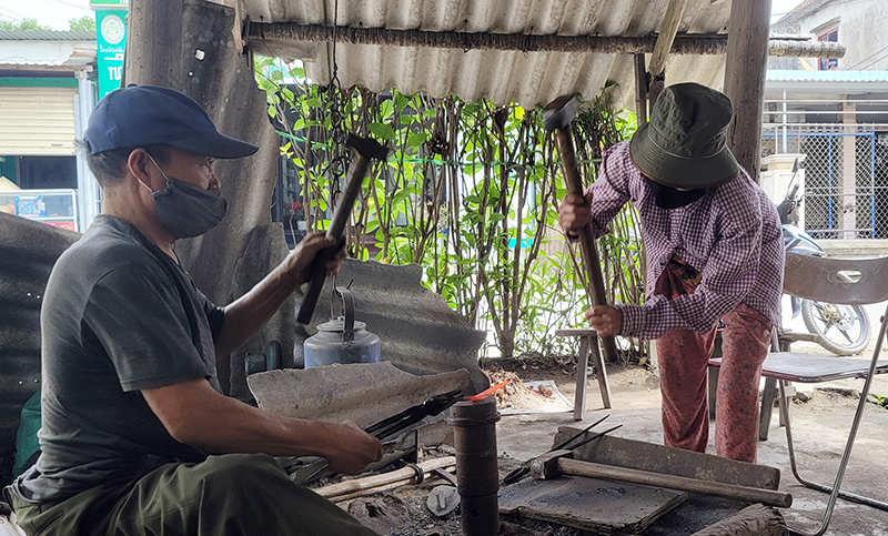Vợ chồng lão thợ rèn Đoàn Văn Minh, Mai Thị Quynh.