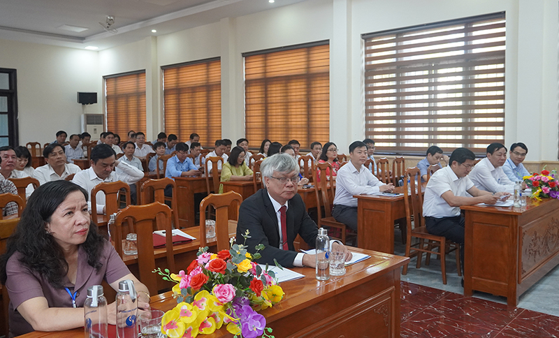 Các đại biểu tham dự buổi sơ kết lớp học.