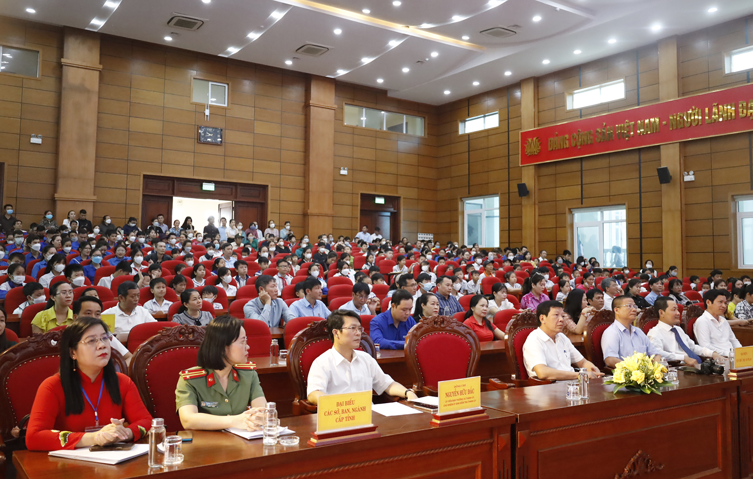Các đại biểu tham dự lễ phát động.
