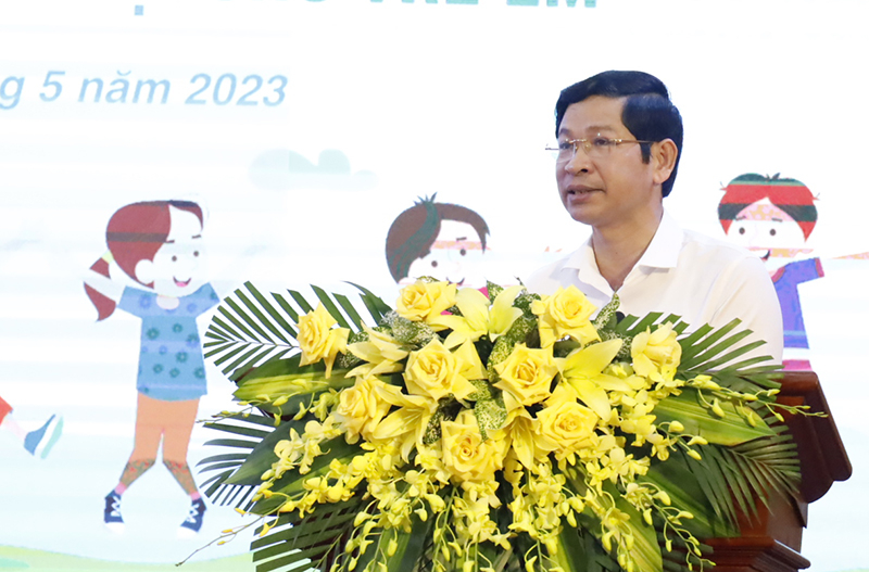 Đồng chí Phó Chủ tịch UBND tỉnh Hồ An Phong phát biểu tại buổi lễ.