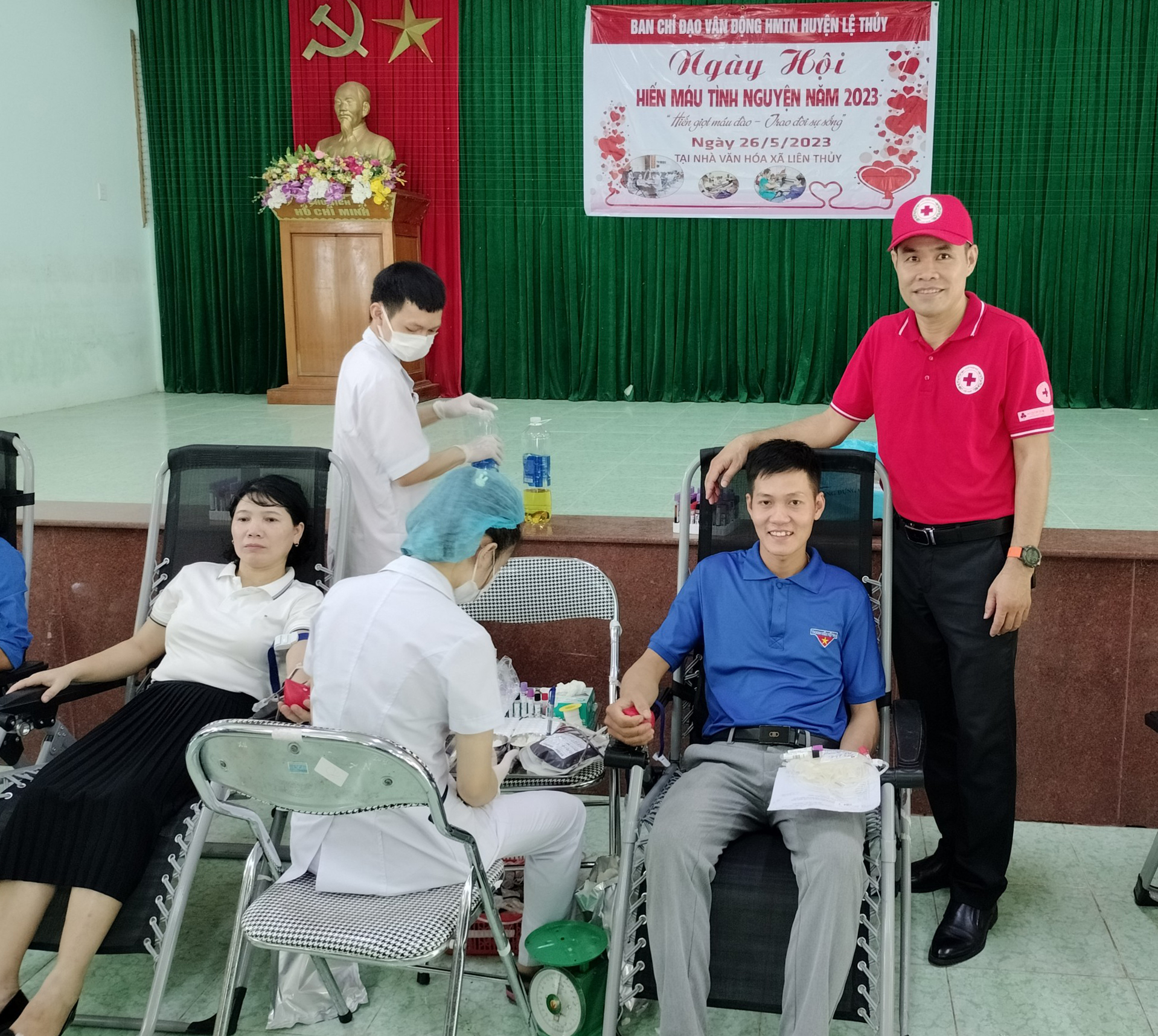 Đoàn viên, thanh niên huyện Lệ Thủy tham gia ngày hội hiến máu tình nguyện năm 2023.