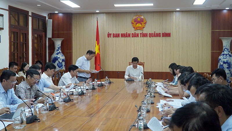 Lãnh đạo Ban Dân tộc tỉnh báo cáo kết quả thực hiện Chương trình