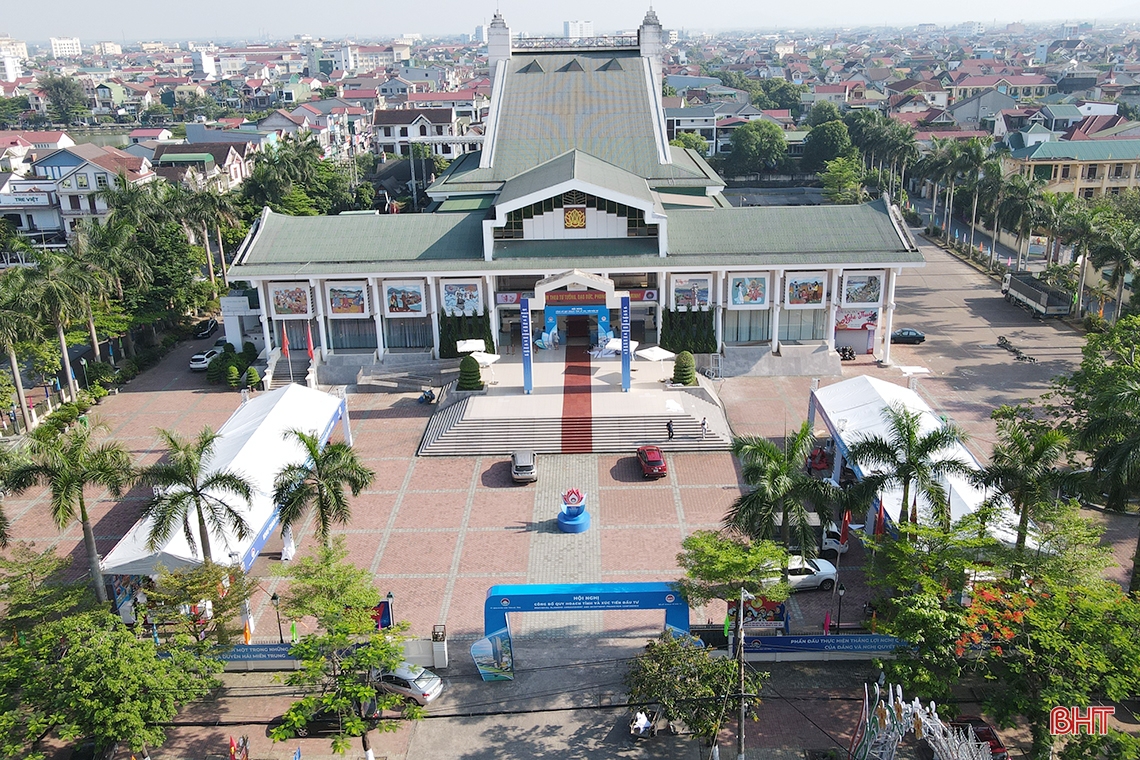 Hội nghị công bố Quy hoạch tỉnh và Xúc tiến đầu tư vào Hà Tĩnh được tổ chức tại Trung tâm Văn hóa - Điện ảnh tỉnh Hà Tĩnh. Ảnh: Đình Nhất.