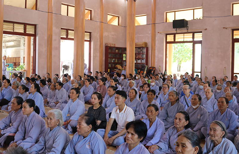 Các phật tử tham gia đại lễ.