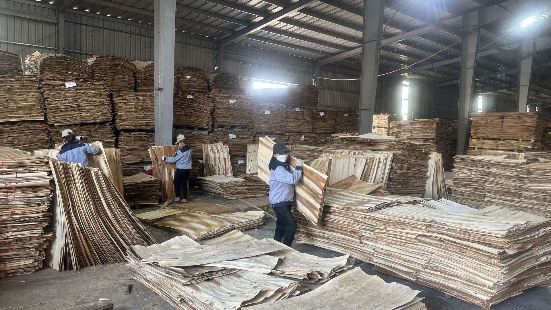 Hoạt động sản xuất, kinh doanh của doanh nghiệp không hiệu quả ảnh hưởng đến đời sống, việc làm của nhiều lao động.