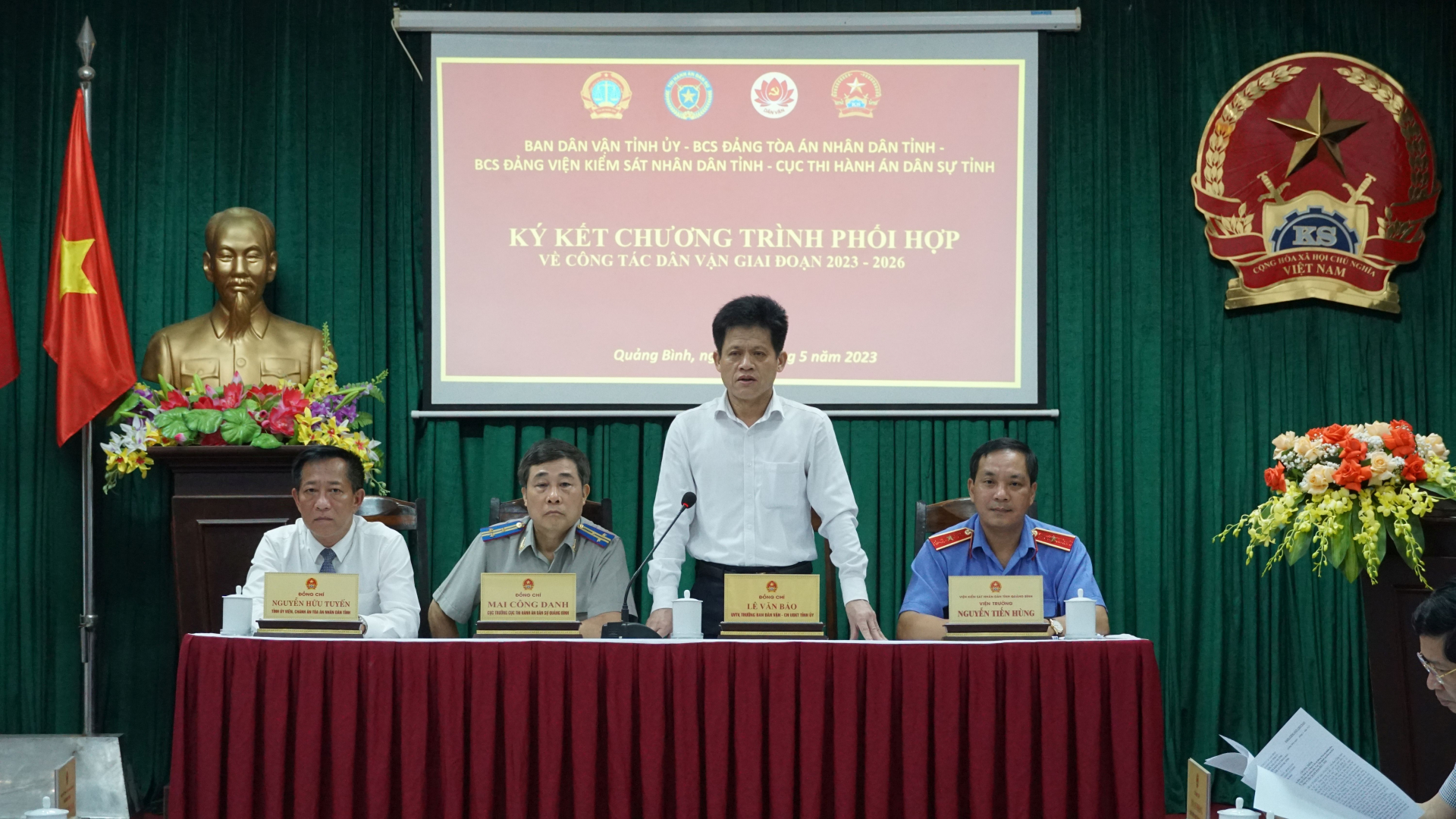 Đồng chí Trưởng Ban Dân vận, Chủ nhiệm Ủy ban Kiểm tra Tỉnh ủy Lê Văn Bảo phát biểu tại buổi ký kết,