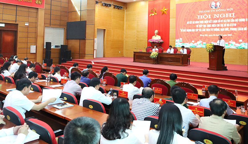 công bố quyết định về chuẩn mực đạo đức với phương châm “Gương mẫu-sáng tạo-bản lĩnh-thân thiện” nhằm nâng cao đạo đức cách mạng của đội ngũ cán bộ, đảng viên trong quá trình thực hiện nhiệm vụ