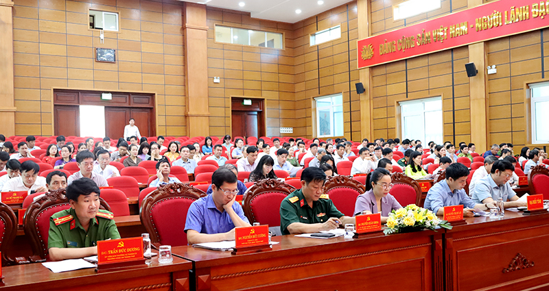 Các đại biểu dự hội nghị.