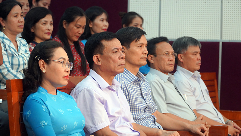 Đại biểu dự chương trình