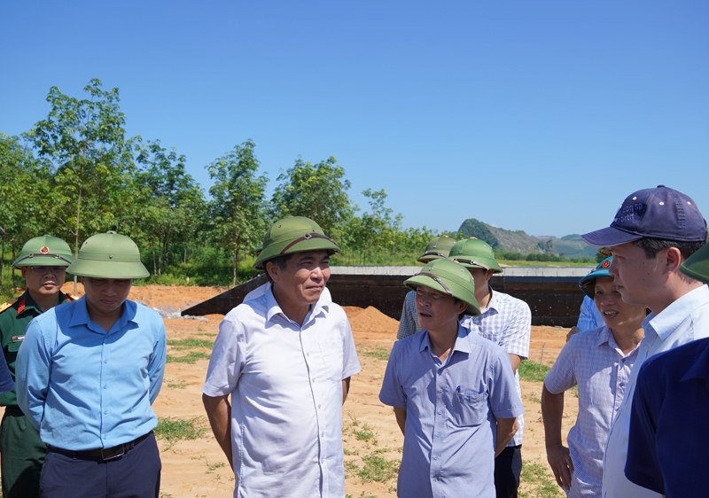  Đồng chí Phó Chủ tịch Thường trực UBND tỉnh Đoàn Ngọc Lâm kiểm tra thực địa tiến độ thực hiện gói thầu XL-01, dự án thành phần Vạn Ninh-Cam Lộ