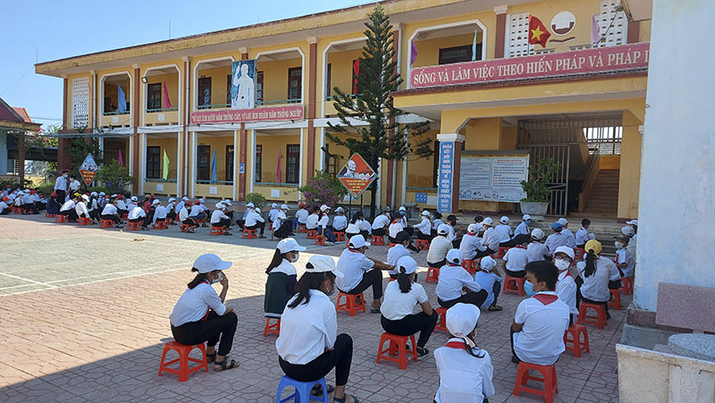 Nhiều trường học trên địa bàn tỉnh luôn chú trọng đến việc tổ chức các hoạt động trên tinh thần tiết kiệm, tạo không khí vui tươi, đầm ấm giữa giáo viên, học sinh