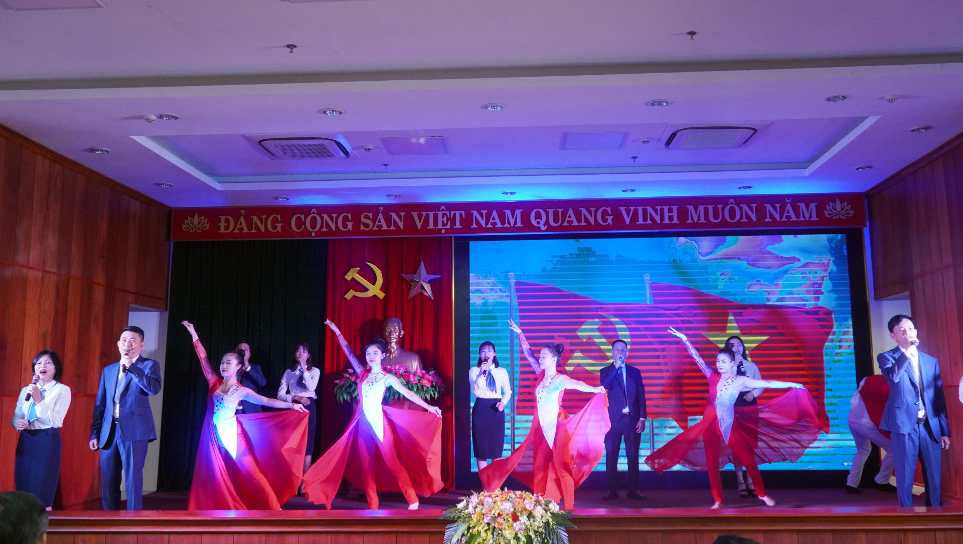 Chương trình văn nghệ chào mừng tại lễ kỷ niệm