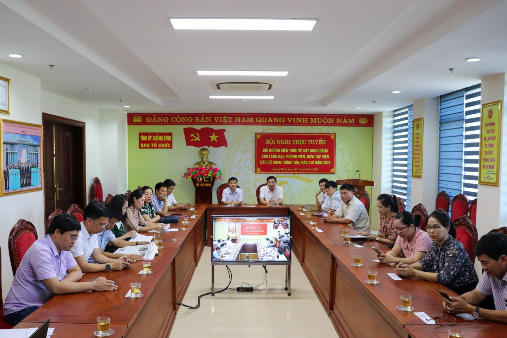Các đại biểu tại điểm cầu Quảng Bình.
