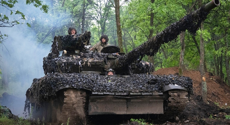  Binh sĩ Ukraine ở Donbass. Ảnh: AP