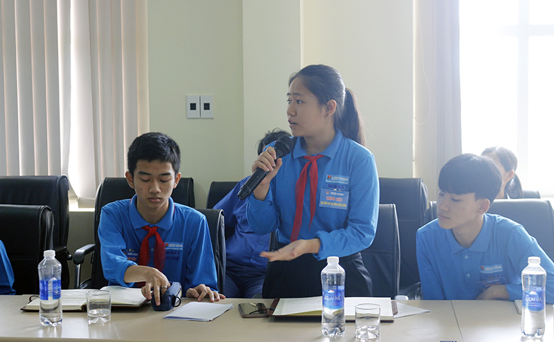 Trẻ em nêu ý kiến.