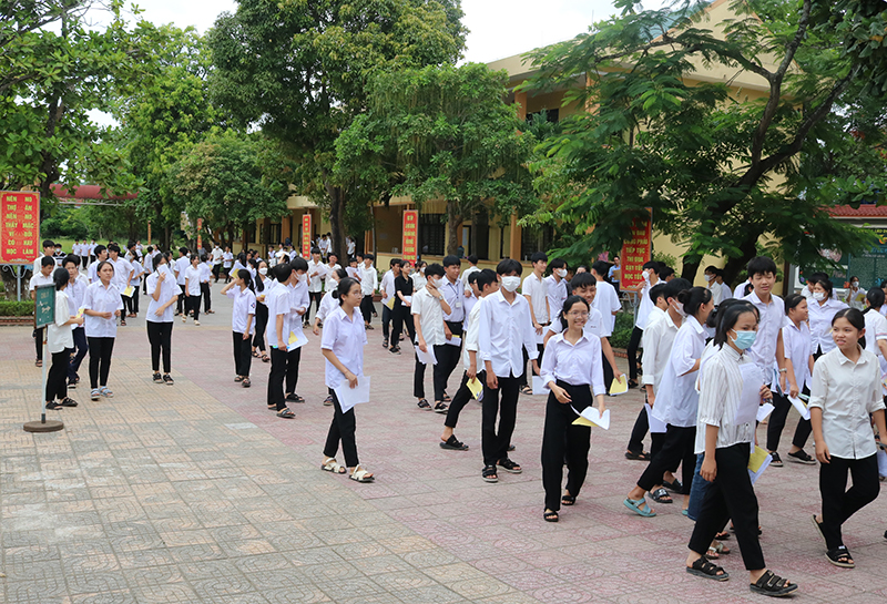  Thí sinh tham gia kỳ thi vào lớp 10 THPT tại điểm Trường THPT Lệ Thủy.