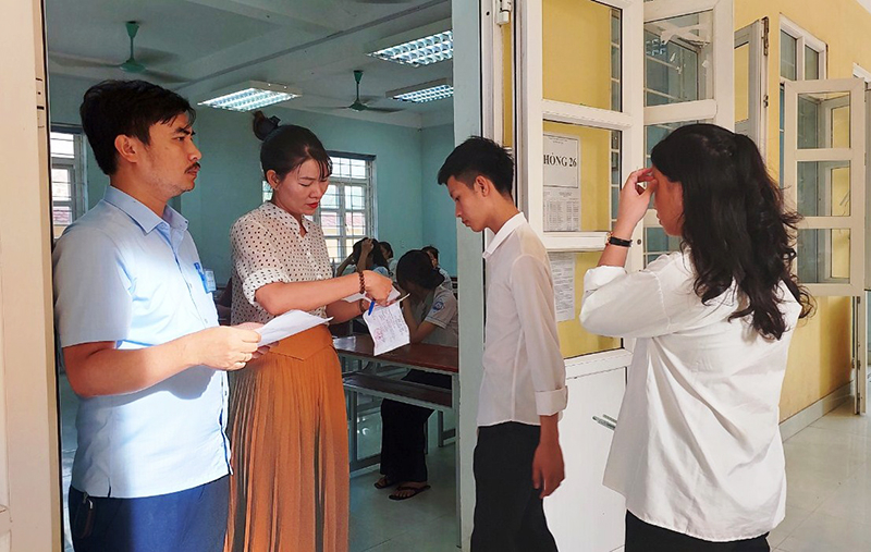 Hơn 1.500 em học sinh khối lớp 9 của 17 trường THCS trên địa bàn TX. Ba Đồn tham gia kỳ thi tuyển sinh vào lớp 10 THPT năm học 2023- 2024. 