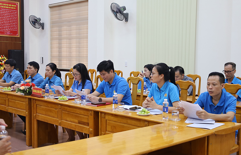 Các đại biểu dự hội nghị.