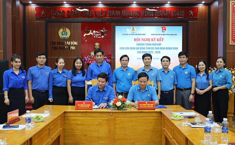 Lãnh đạo LĐLĐ tỉnh và Tỉnh đoàn ký kết chương trình phối hợp giai đoạn 2023-2028.