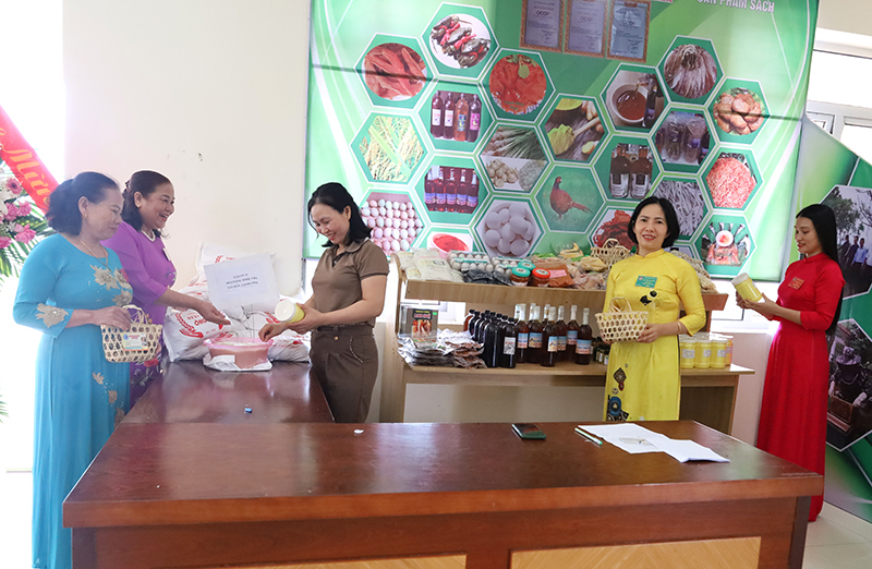 Gian hàng trưng bày các sản phẩm OCOP TP. Đồng Hới.