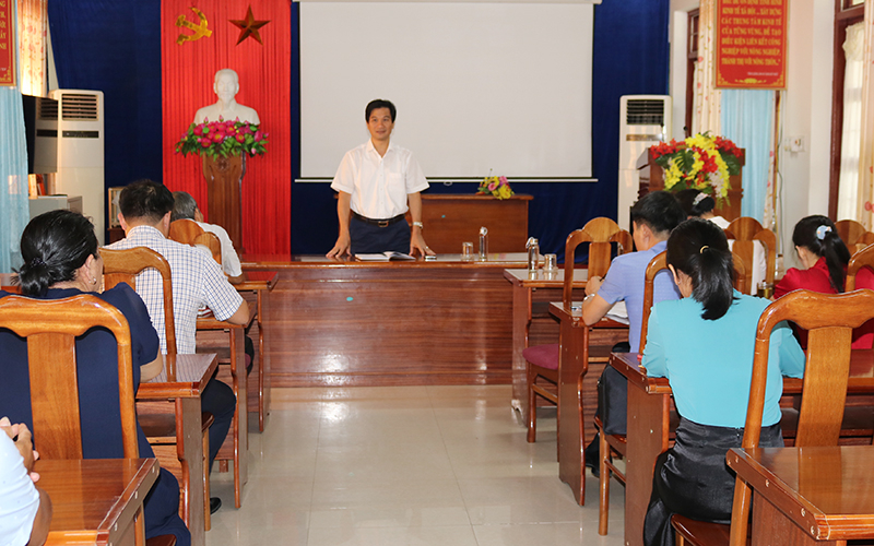 Chủ tịch UBND huyện Lệ Thủy Đặng Đại Tình kết luận buổi làm việc.