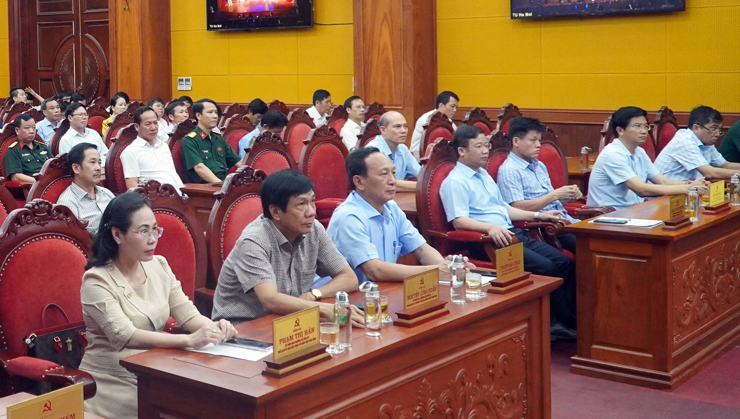 Các đồng chí lãnh đạo tỉnh dự hội nghị tại điểm cầu Quảng Bình