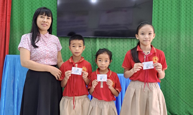 Trường tiểu học Quảng Minh B tích cực kêu gọi các tổ chức, cá nhân hảo tâm hỗ trợ mua thẻ BHYT cho những HS có hoàn cảnh khó khăn.