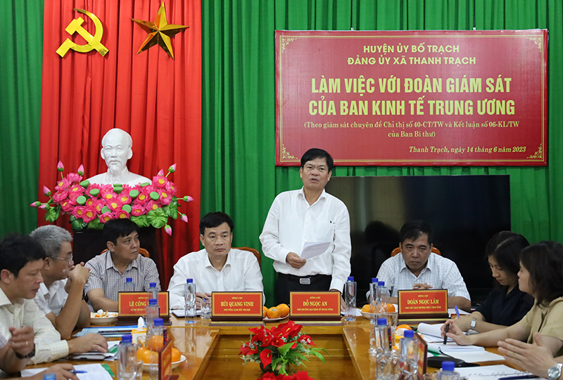 Đồng chí Phó trưởng Ban Kinh tế Trung ương, trưởng đoàn giám sát Đỗ Ngọc An phát biểu tại buổi làm việc.