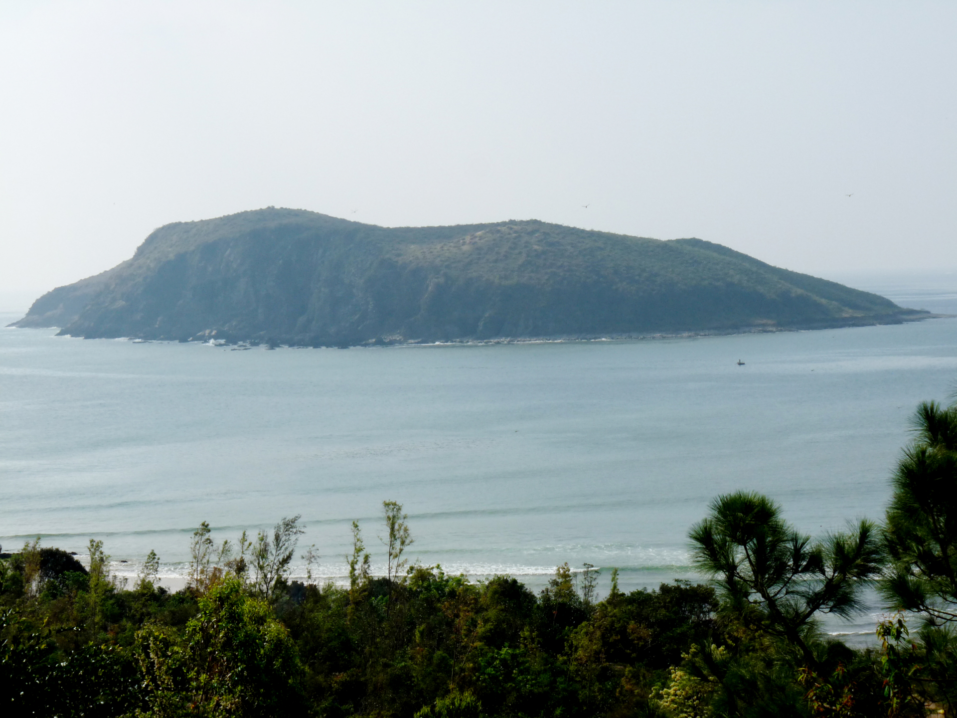 Đảo Yến. Ảnh: T.H