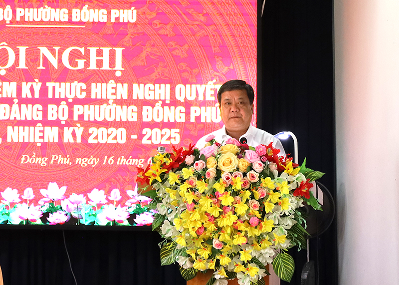 Đồng chí Bí thư Thành ủy Trần Phong phát biểu tại hội nghị.