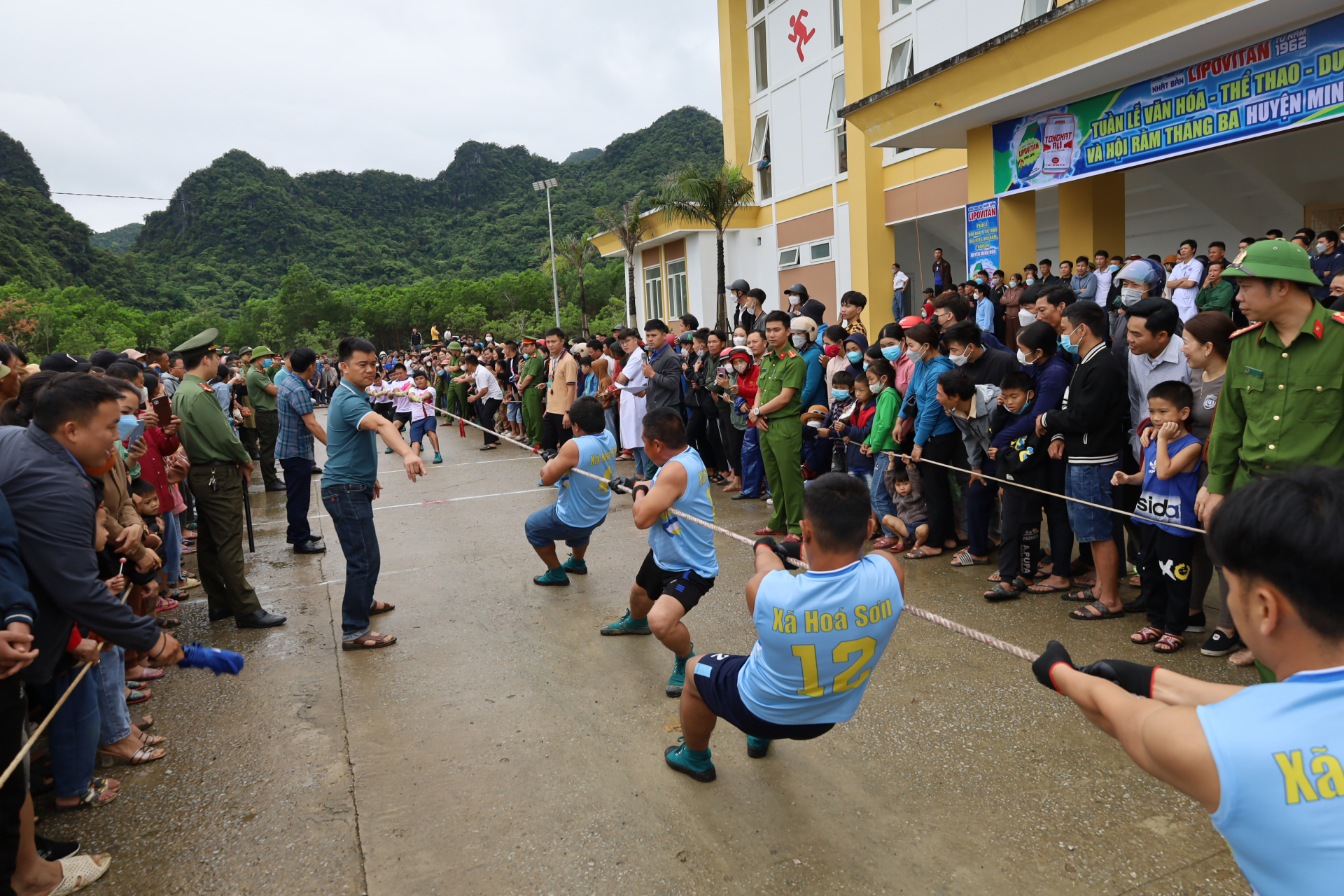 Đoàn viên, người lao động huyện Minh Hóa tích cực tham gia thi đấu tại Tuần lễ Văn hóa-Thể thao-Du lịch và Hội rằm tháng ba huyện Minh Hóa năm 2023.