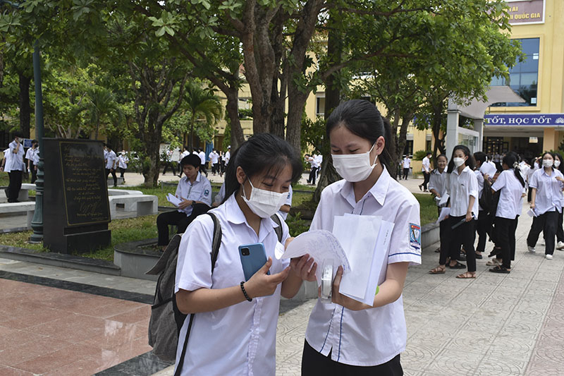 Ngày mai (18/6) các thí sinh đã tham dự kỳ thi tuyển sinh vào lớp 10 THPT sẽ biết điểm các môn thi