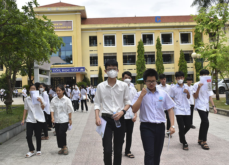 Thí sinh dự thi vào lớp 10 Trường THPT Chuyên Võ Nguyên Giáp