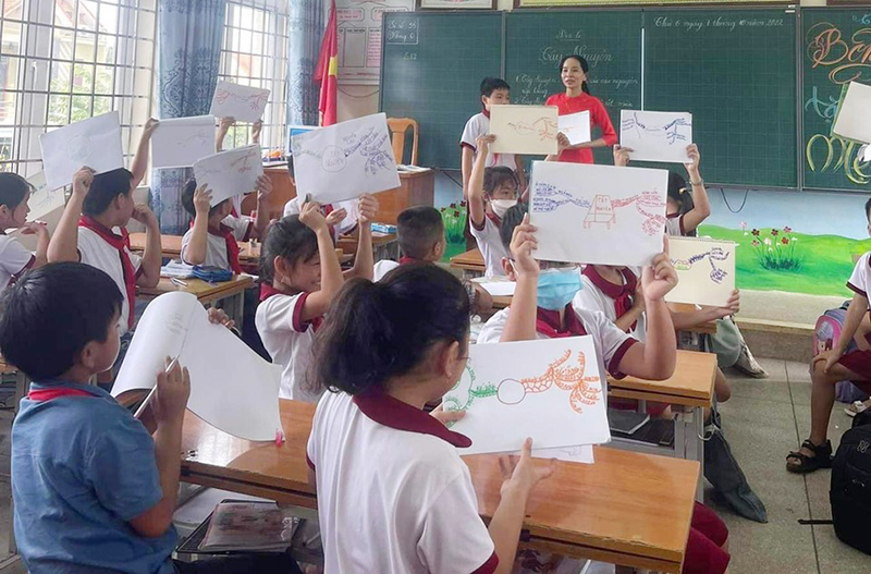 Trường tiểu học số 2 Hoàn Lão (Bố Trạch) luôn chú trọng đổi mới các phương pháp dạy học.