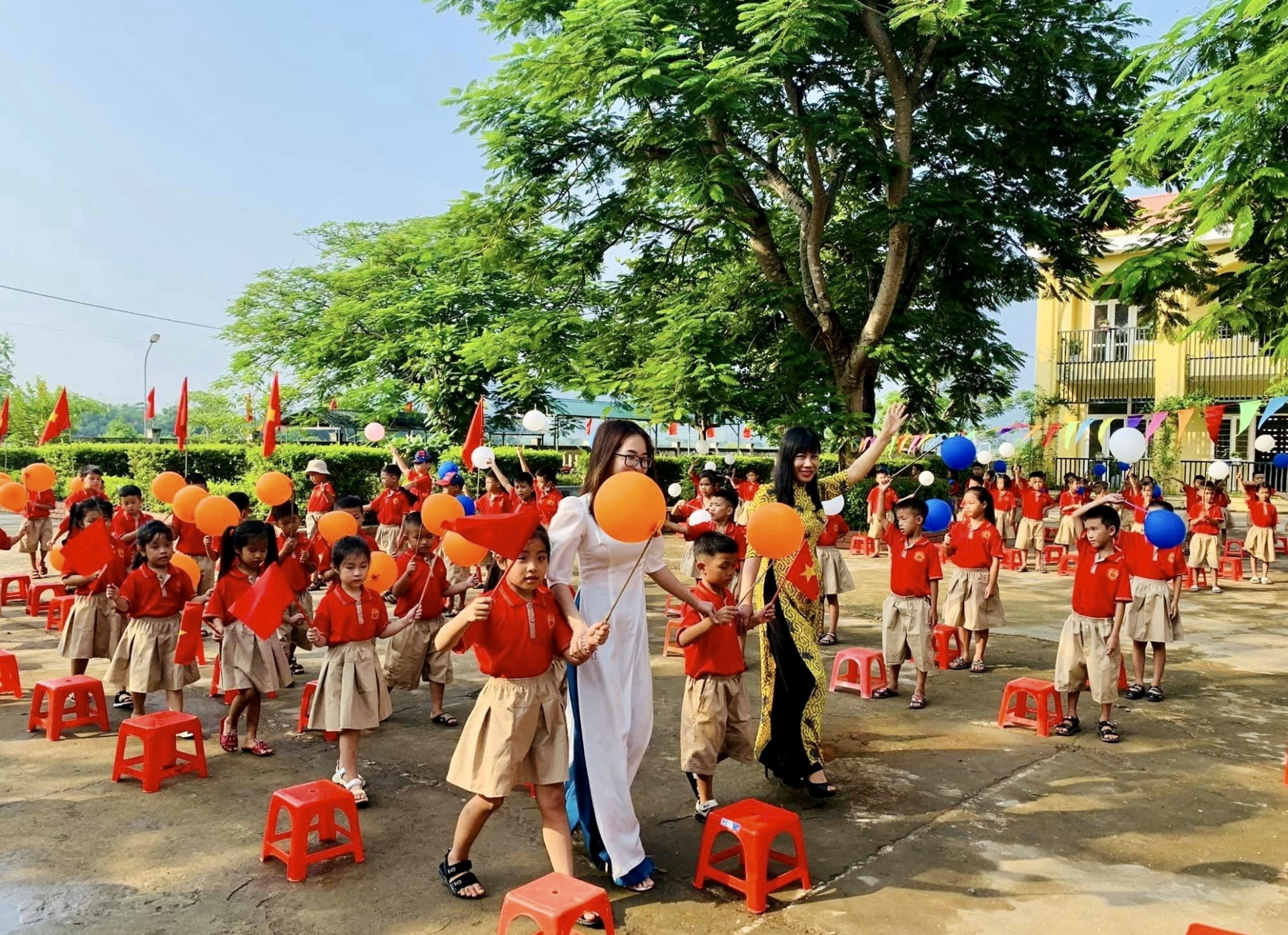 Cải thiện chế độ tiền lương và môi trường làm việc là vấn đề cốt yếu để “giữ chân” viên chức ngành GD-ĐT nói riêng và CBCCVC nói chung. (Ảnh chỉ có tính chất minh họa).