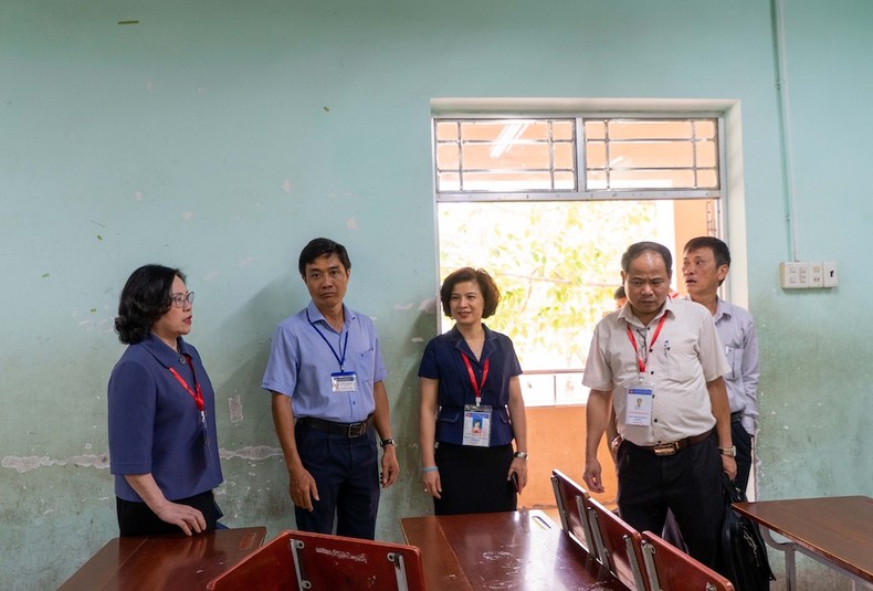 Đoàn công tác của Ban Chỉ đạo quốc gia kỳ thi tốt nghiệp THPT làm việc tại một điểm thi của tỉnh Bình Thuận