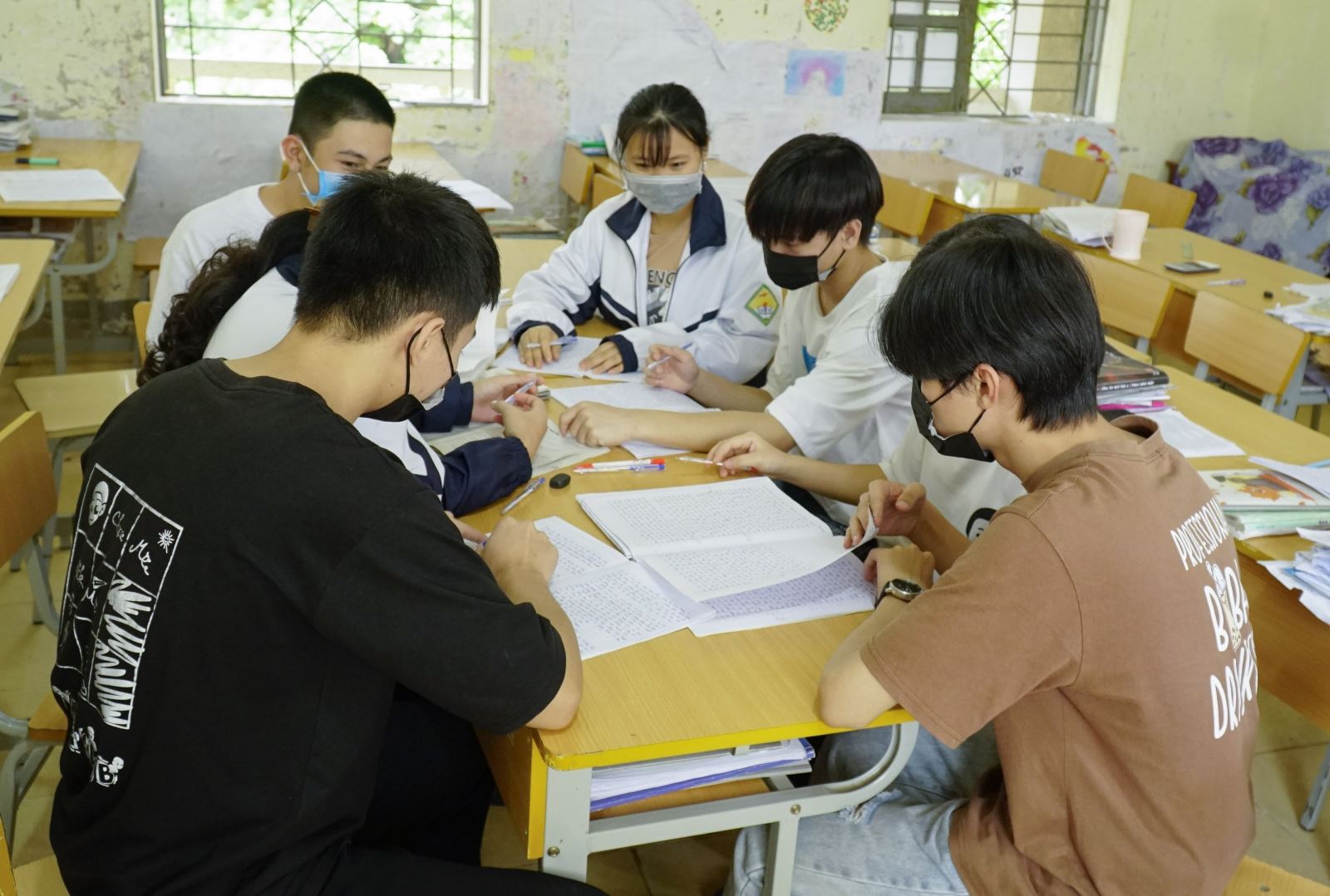 Các em học sinh cần được chăm sóc sức khỏe tâm lý khi các kỳ thi đến gần. Ảnh: TTXVN Rối loạn tâm lý vì áp lực học hành