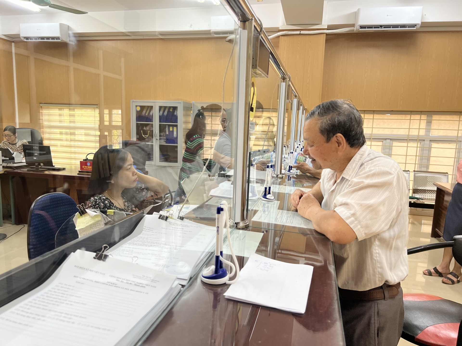 Việc cải cách TTHC tạo thuận lợi, tiết kiệm thời gian, chi phí cho người dân và doanh nghiệp khi tham gia, thụ hưởng các chế độ, chính sách BHXH.