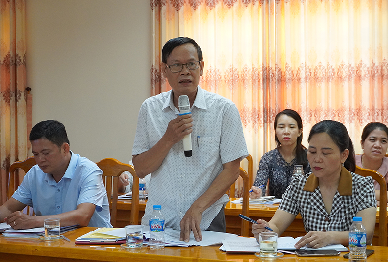 Đại diện lãnh đạo các đơn vị trả lời câu hỏi của phóng viên