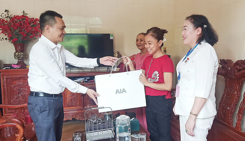 AIA Việt Nam luôn đồng cảm và sẻ chia với những biến cố của khách hàng.
