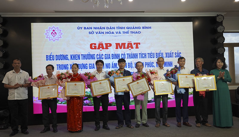 Các gia đình tiêu biểu được nhận bằng khen của Chủ tịch UBND tỉnh
